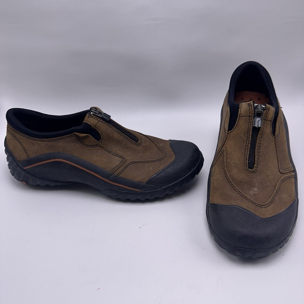 Clarks Muckers Hike Shoes Womens Size 8 Brown Leather Slip-On Zip Casual Comfort